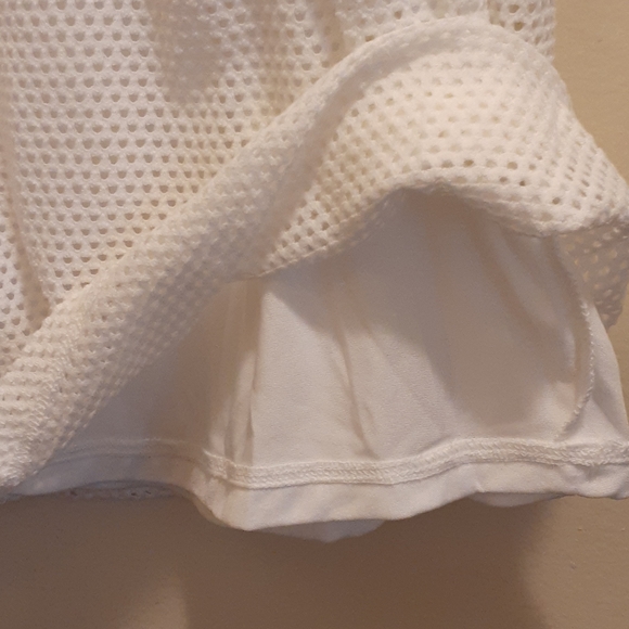 White laser cut top - Picture 3 of 3